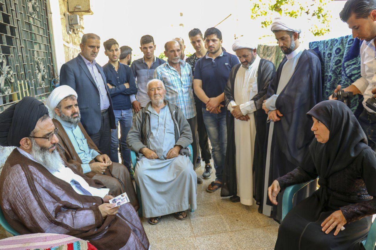 بمناسبة يوم تكريم الشهداء في إيران صور تنشر لأول مرة عن لقاءات ممثل الإمام الخامنئي (دام ظله) في سوريا بعوائل الشهداء السوريين المدافعين عن حرمة الوطن