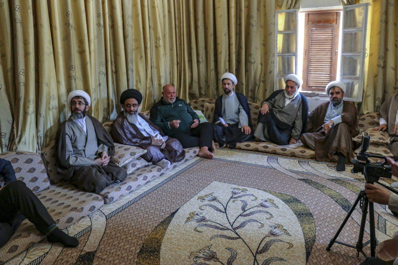 بمناسبة يوم تكريم الشهداء في إيران صور تنشر لأول مرة عن لقاءات ممثل الإمام الخامنئي (دام ظله) في سوريا بعوائل الشهداء السوريين المدافعين عن حرمة الوطن